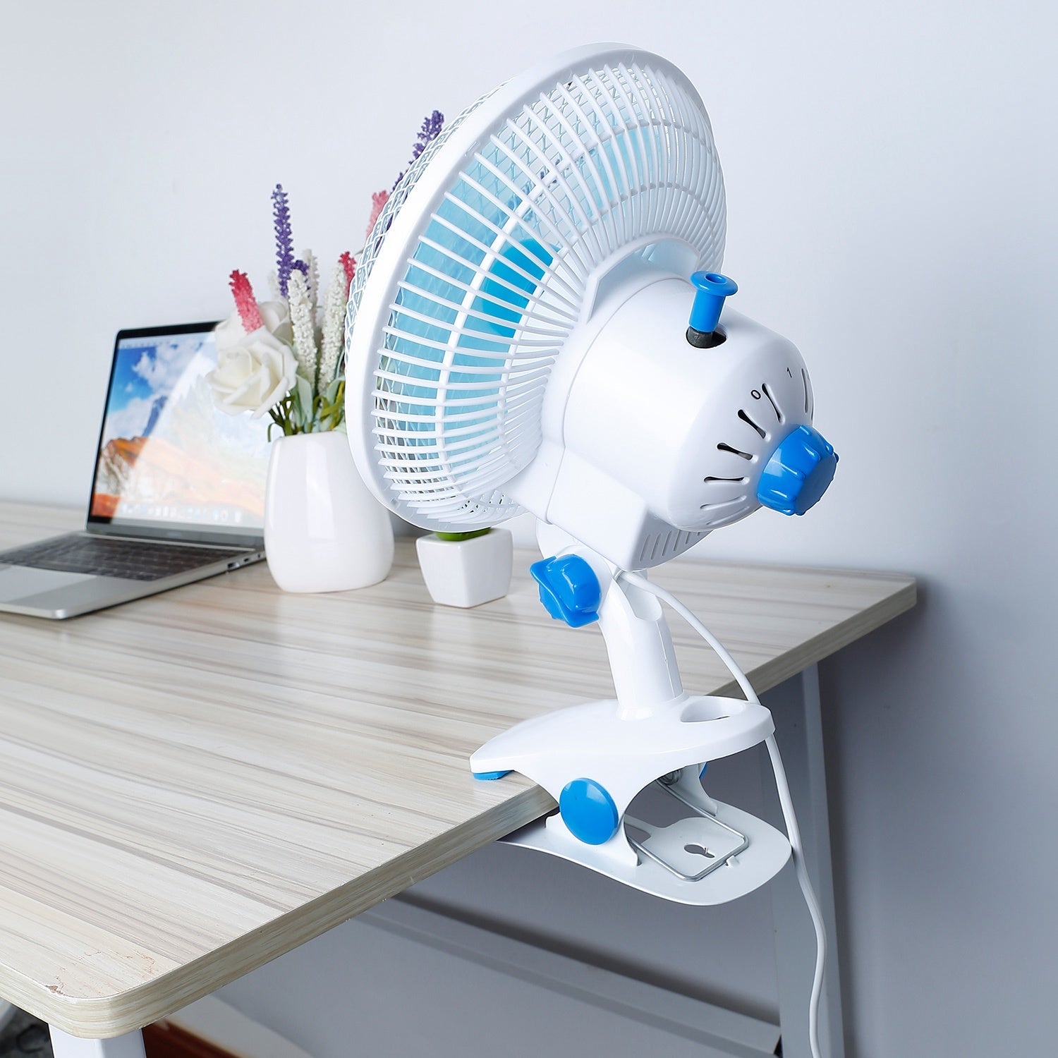 1Pc Clip On Fan 2 Speeds Quiet Clamp Fan Adjustable Tilt Auto Shaking Fan Wall Mount Personal Fan For Desk Office Home Baby Strollers Table Tops With 3.94FT Cord